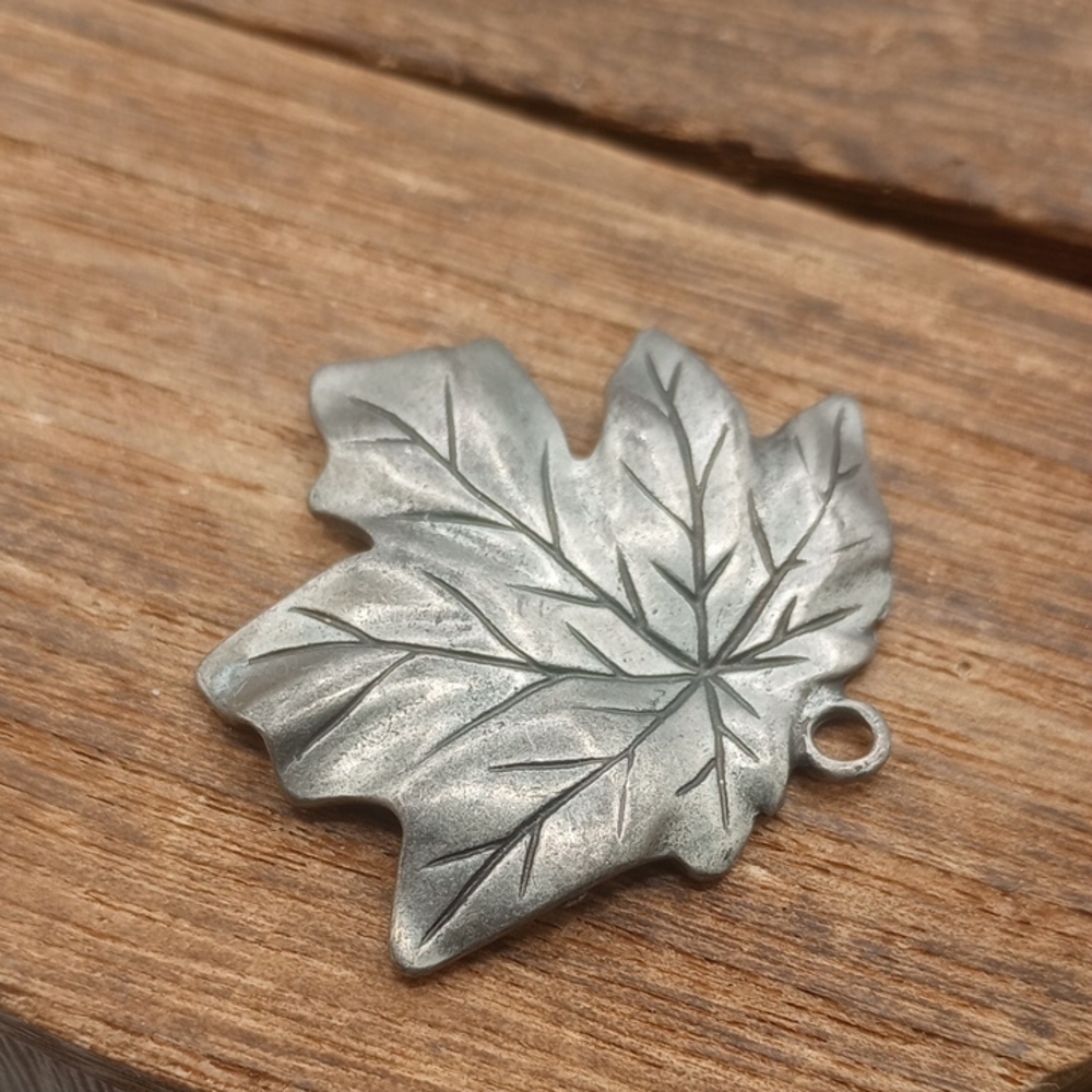 Bath And Body Works Collectible Silver Leaf Pendant P243